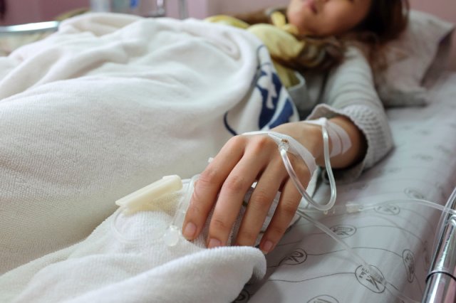 Dolegliwości w podbrzuszu mogą okazać się niebezpieczne dla zdrowia i życia kobiety.