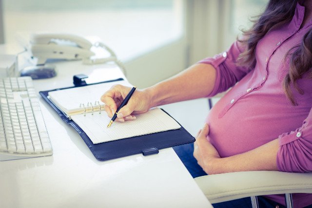 Kobiety w ciąży będą mogły pracować przy monitorach 6 godzin zamiast 4.