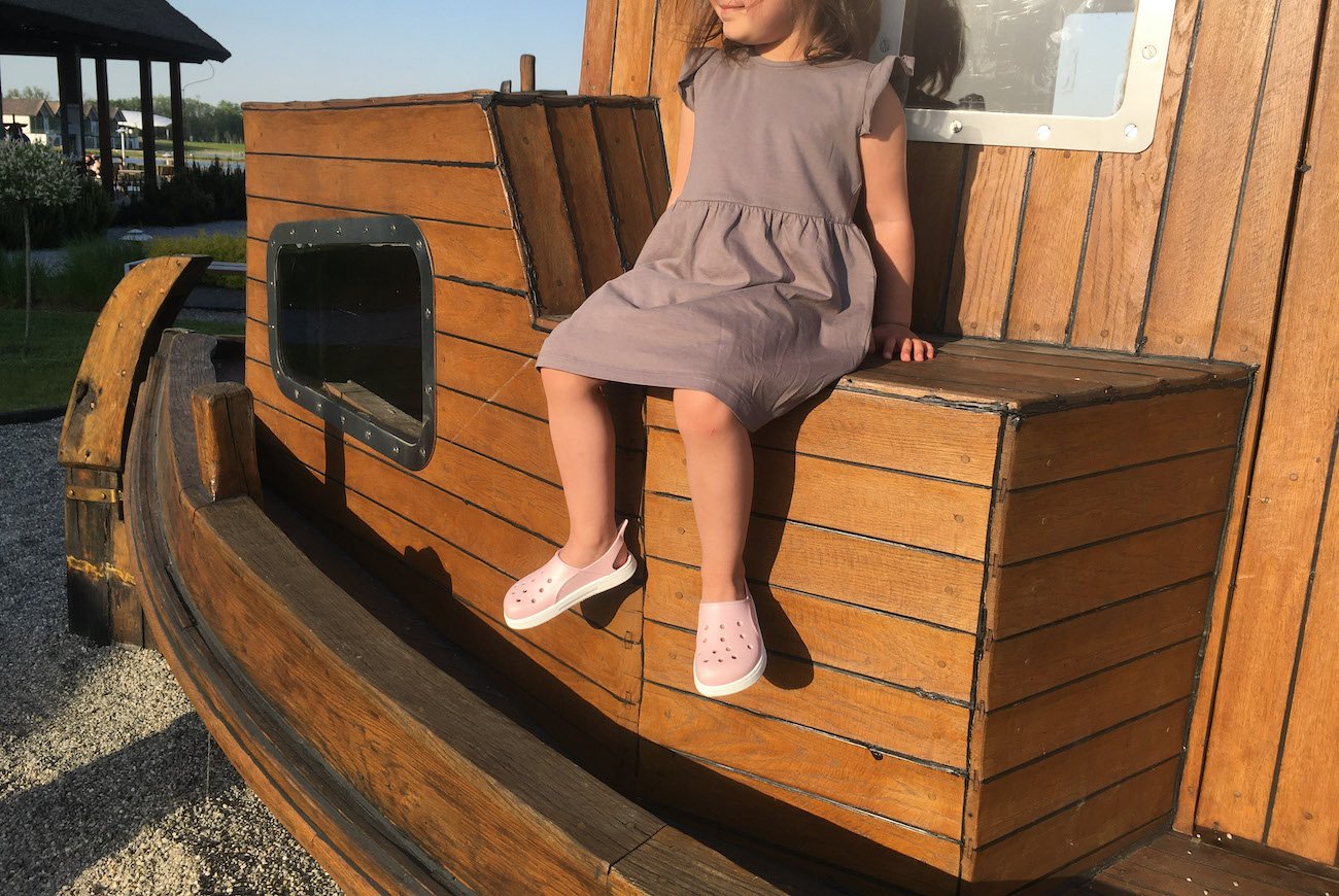 Te buty sprawdzą się na placu zabaw, w piaskownicy i na plaży. Lato z Boatilusem czas start