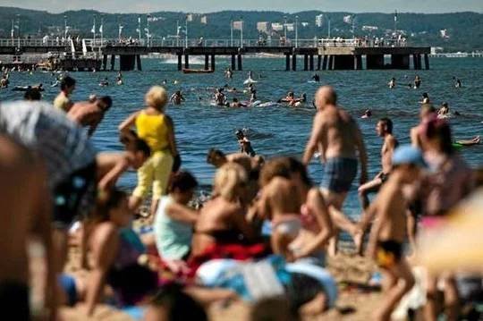 Turyści nad Bałtykiem