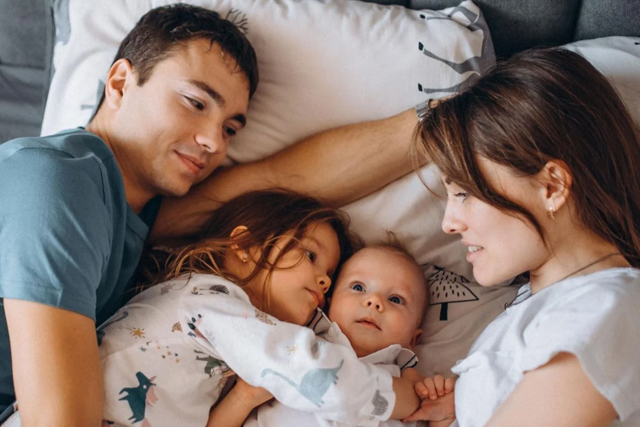 Młoda mama z Ukrainy mówi córce, że wybuchła wojna