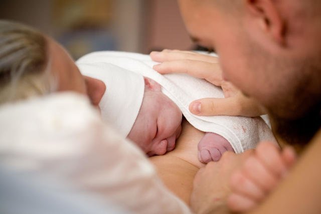 Poród z parnerem jest wciąż dyskusyjny, ale poród z rodziną partnera to już absurd