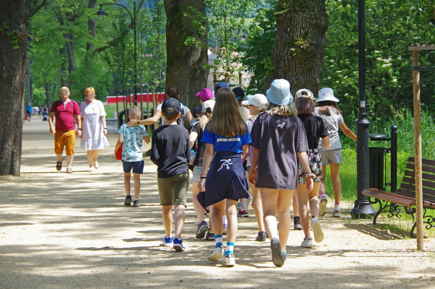 Wycieczki, festyny, a w dzienniku po jednym stopniu.