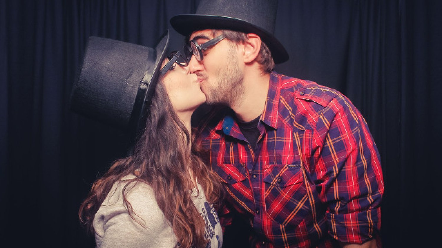 Fot. Pixabay / [url=https://pixabay.com/en/kiss-magic-girl-happy-people-499138/]Silverleaf[/url] / [url=https://pixabay.com/en/service/terms/#download_terms]CC0 Public Domain[/url]