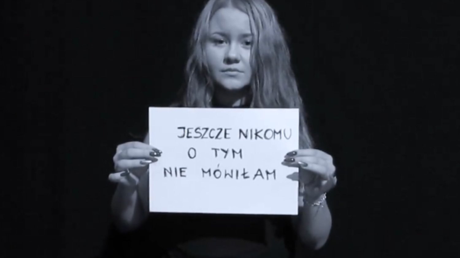 Fundacja "Gniazdo Os" apeluje do rodziców o zapewnienie dzieciom bezpieczeństwa w sieci.