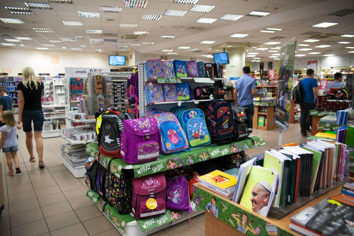 oferta szkolnej wyprawki w markecie