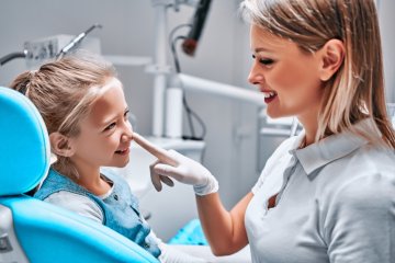 Konsekwencje nieprawidłowej profilaktyki próchnicy są szerokie i daleko idące. Powikłania mogą być zdrowotne, fizjologiczne, społeczne i psychologiczne.