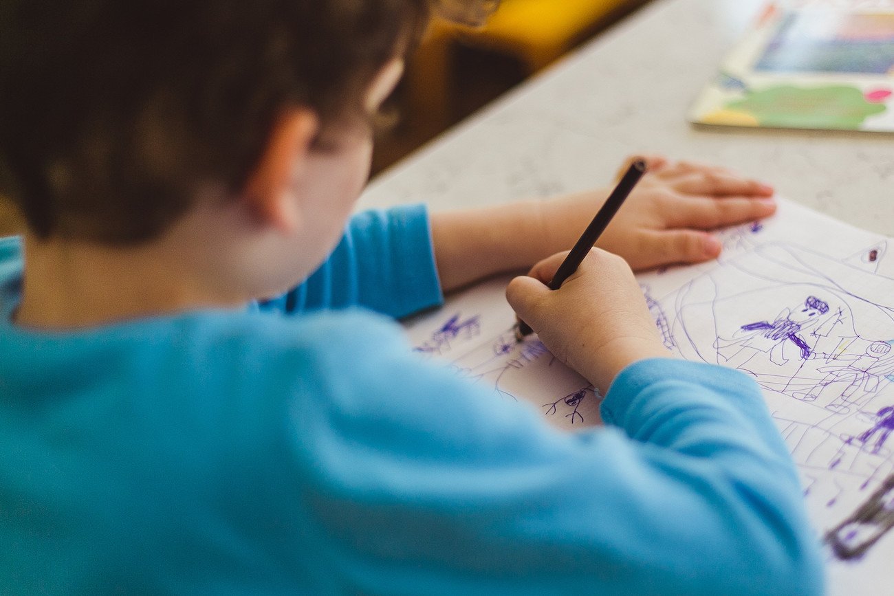 Zadanie domowe przerodziło się w dramat. Ten rysunek zmroził nauczyciela