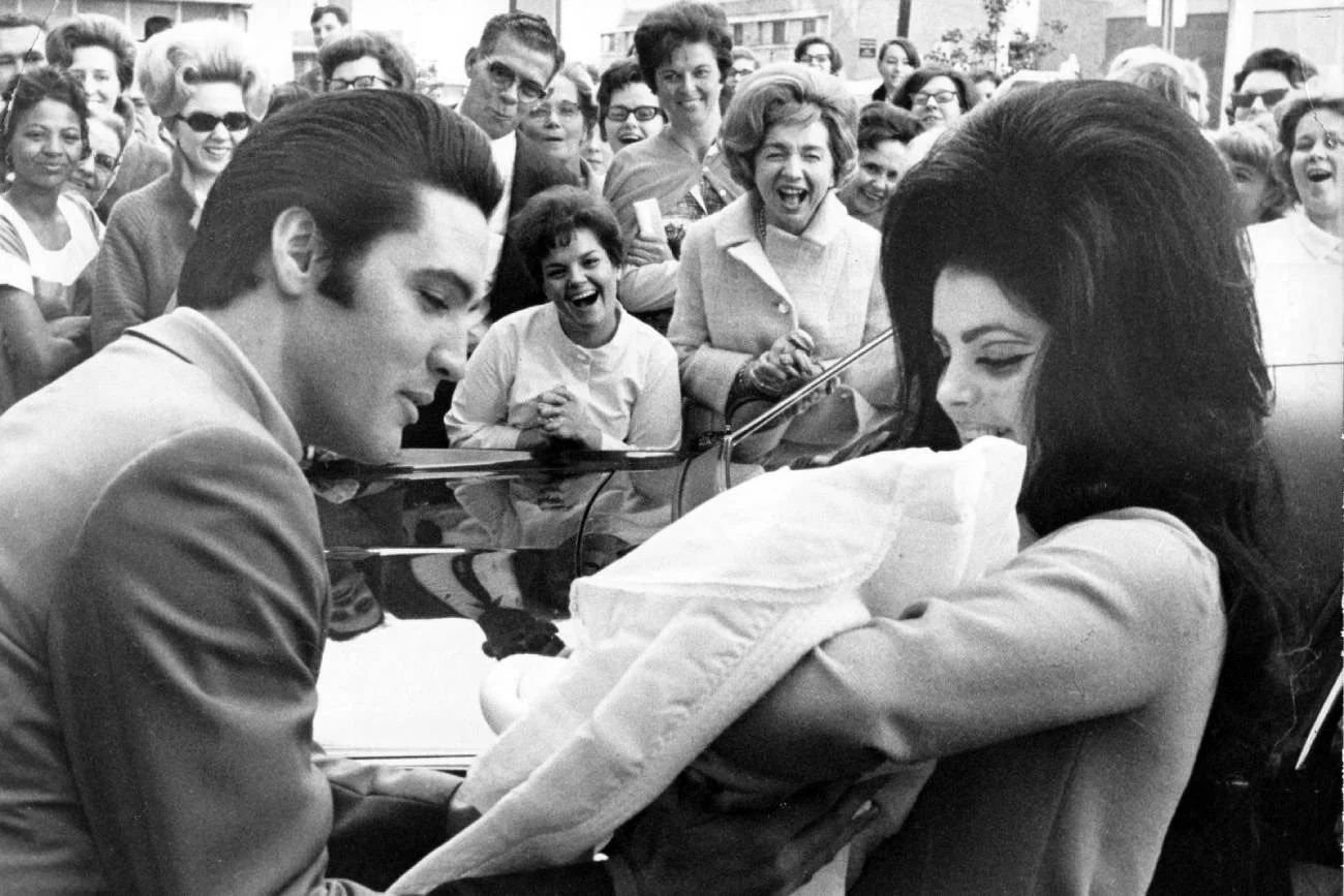 Elvis z żoną Priscillą Presley i córką Lisą Marie.