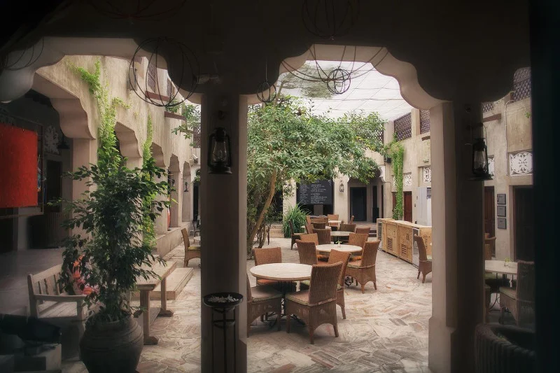 Patio w hotelu XVA Hotel w dzielnicy Al Fahidi