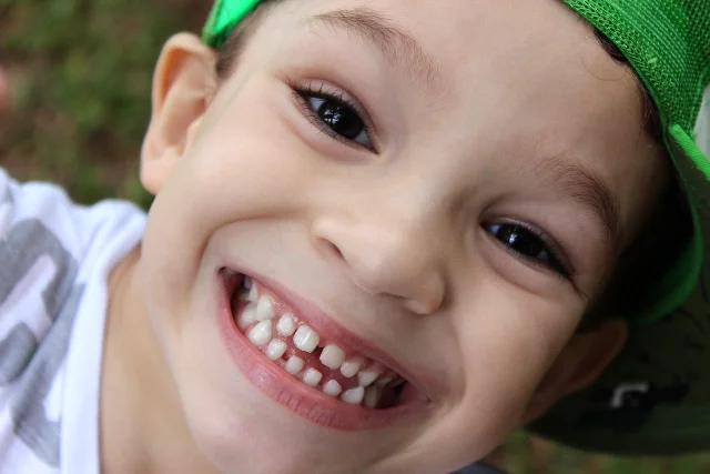 Fot. Pixabay / [url=https://pixabay.com/en/boy-child-kid-smile-happy-676122/]wjgomes[/url] / [url=https://pixabay.com/en/service/terms/#download_terms]CC0 Public Domain[/url]