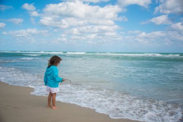 Czy dzieci powinny biegać nago po plaży?