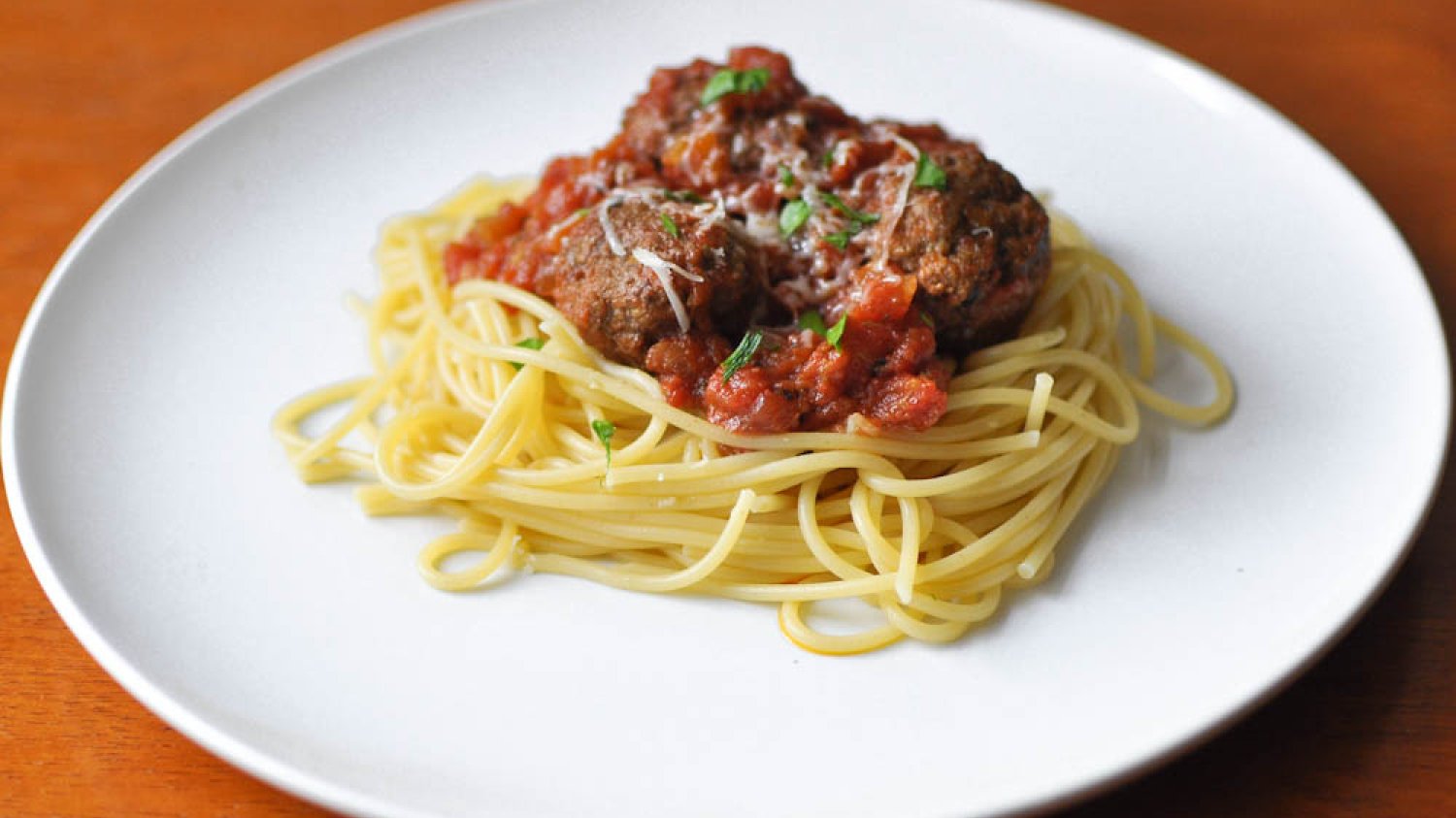 Spaghetti z pulpetami wołowymi w sosie Marinara
