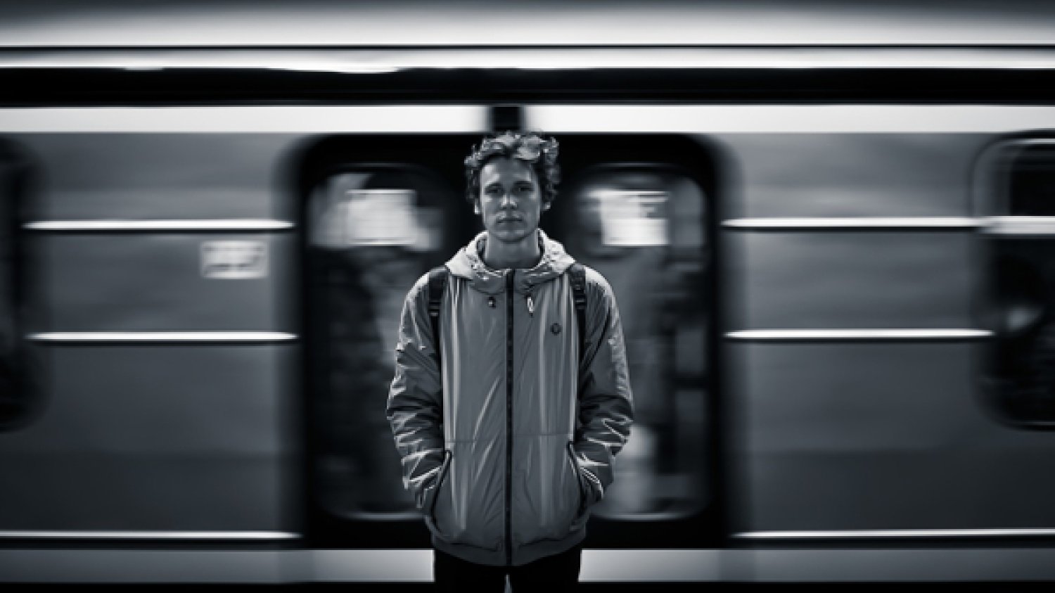 Fot. Pexels / [url=https://www.pexels.com/photo/black-and-white-person-train-motion-42153/]Stefan Stefancik[/url]/[url=https://www.pexels.com/photo-license/]CC0 License[/url]
