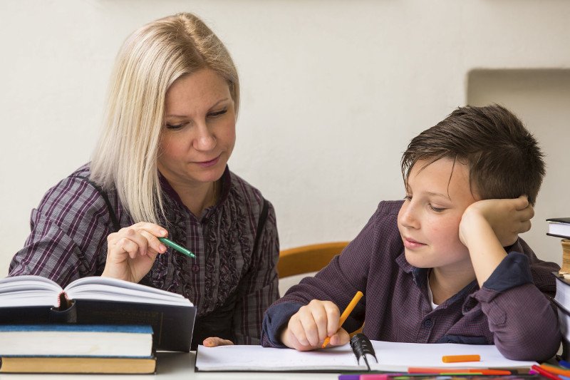 Jeśli twoje dziecko przez nagłą chorobę lub wypadek będzie nieobecne w szkole przez kilka dni, możesz zorganizować i opłacić mu domowe korepetycje w ramach ubezpieczenia.