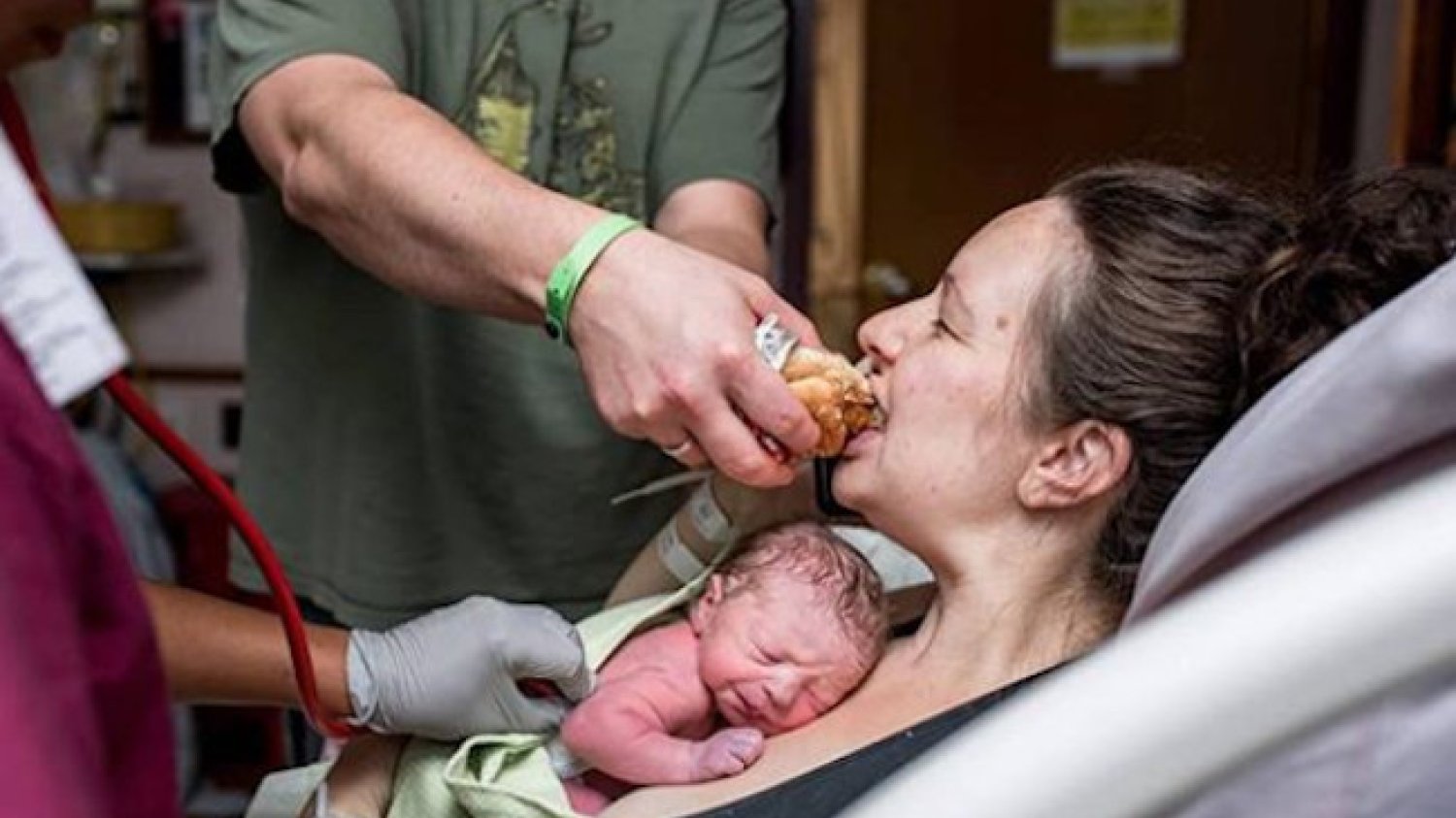 10 poporodowych zdjęć - dzięki nim zaakceptujesz prawdziwe życie po ciąży