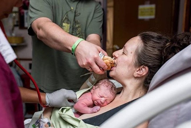 10 poporodowych zdjęć - dzięki nim zaakceptujesz prawdziwe życie po ciąży