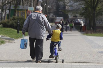 Lubartów. Dziadek w przedszkolu pomylił wnuczka. Odebrał nie to dziecko Lubartów. Dziadek w przedszkolu pomylił wnuczka. Odebrał nie to dziecko