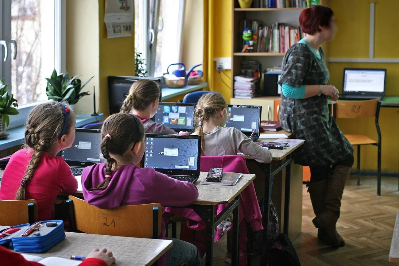 uczniowie i nauczycielka na lekcji WDŻ