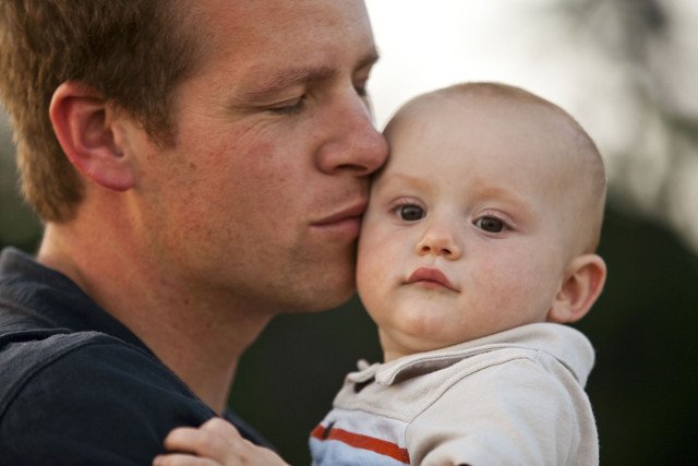 Przytulane dzieci rzadziej chorują i szybciej się rozwijają.