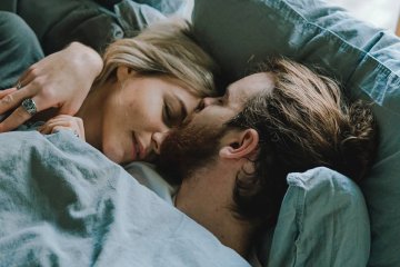 orgazm, śmiech po seksie, płacz po orgazmie, dysforia po stosunku