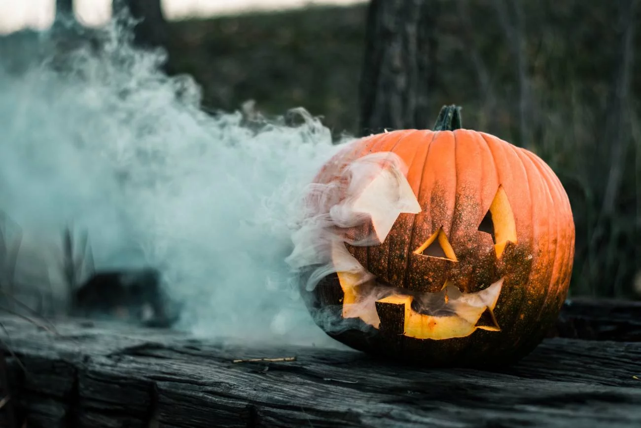 Halloween, wycinanie dyni, Jack, Jack-o’-lantern, cukierek albo psiukus, trick or treat, historia halloween, samhain, celtowie