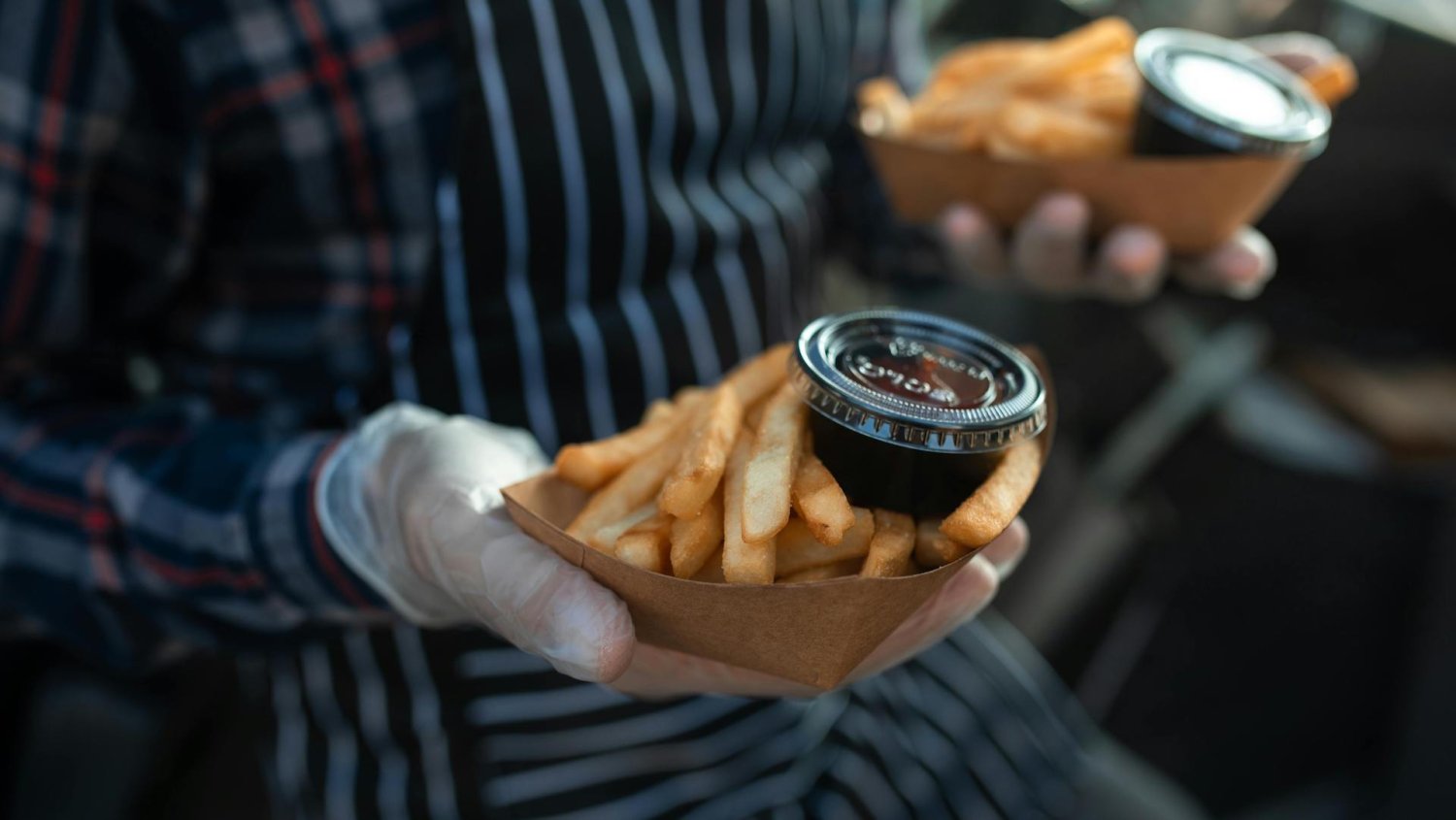 Szkoła sama nie wie, dokąd zmierza. Stołówka ma być wege, a na warsztatach frytki i wata cukrowa
