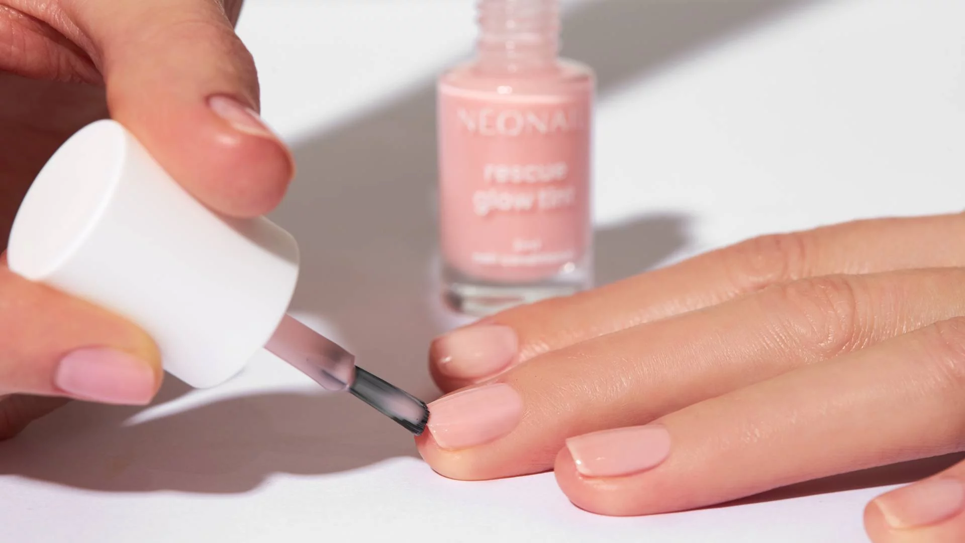 Pełna troska o paznokcie. NEONAIL podaruje ci pielęgnację, na jaką zasługujesz