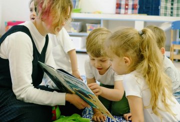 "Okazuje się, że w przedszkolu dzieci są nagradzane słodyczami za zachowanie, które nie powinno wymagać takiej 'nagrody'".