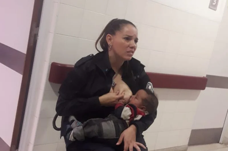 Celeste Ayala utuliła i nakarmiła dziecko
