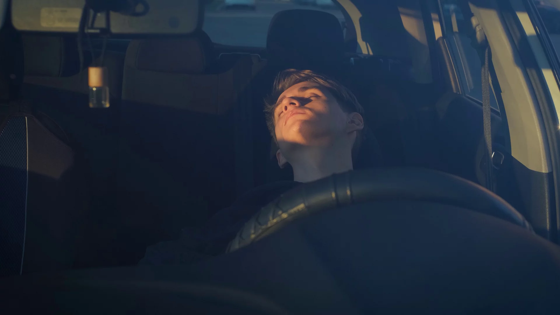 nastolatek w aucie nastolatek w aucie