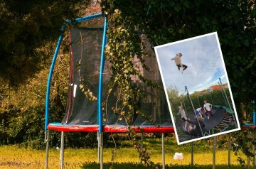 młodzi ludzie na trampolinie