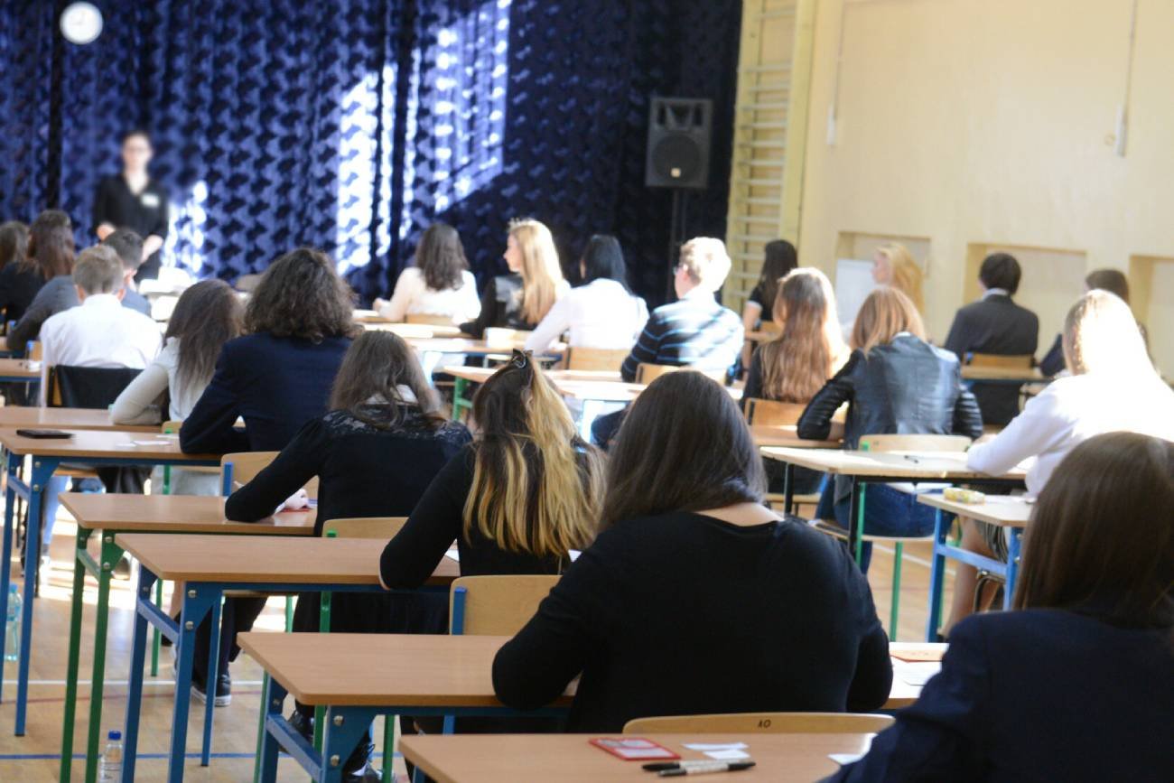 Uczniowie na egzaminie ósmoklasisty. Uczniowie na egzaminie ósmoklasisty.