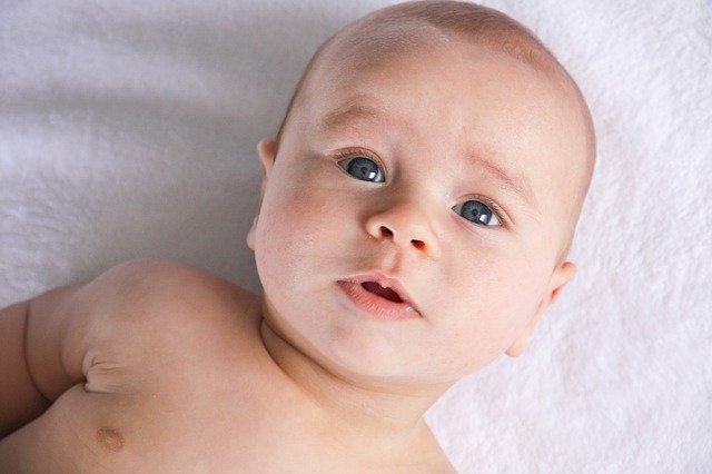 Fot. Pixabay / [url=https://pixabay.com/en/baby-boy-portrait-child-cute-696979/]amyelizabethquinn[/url] / [url=https://pixabay.com/en/service/terms/#usage]CC0 Public Domain[/url]