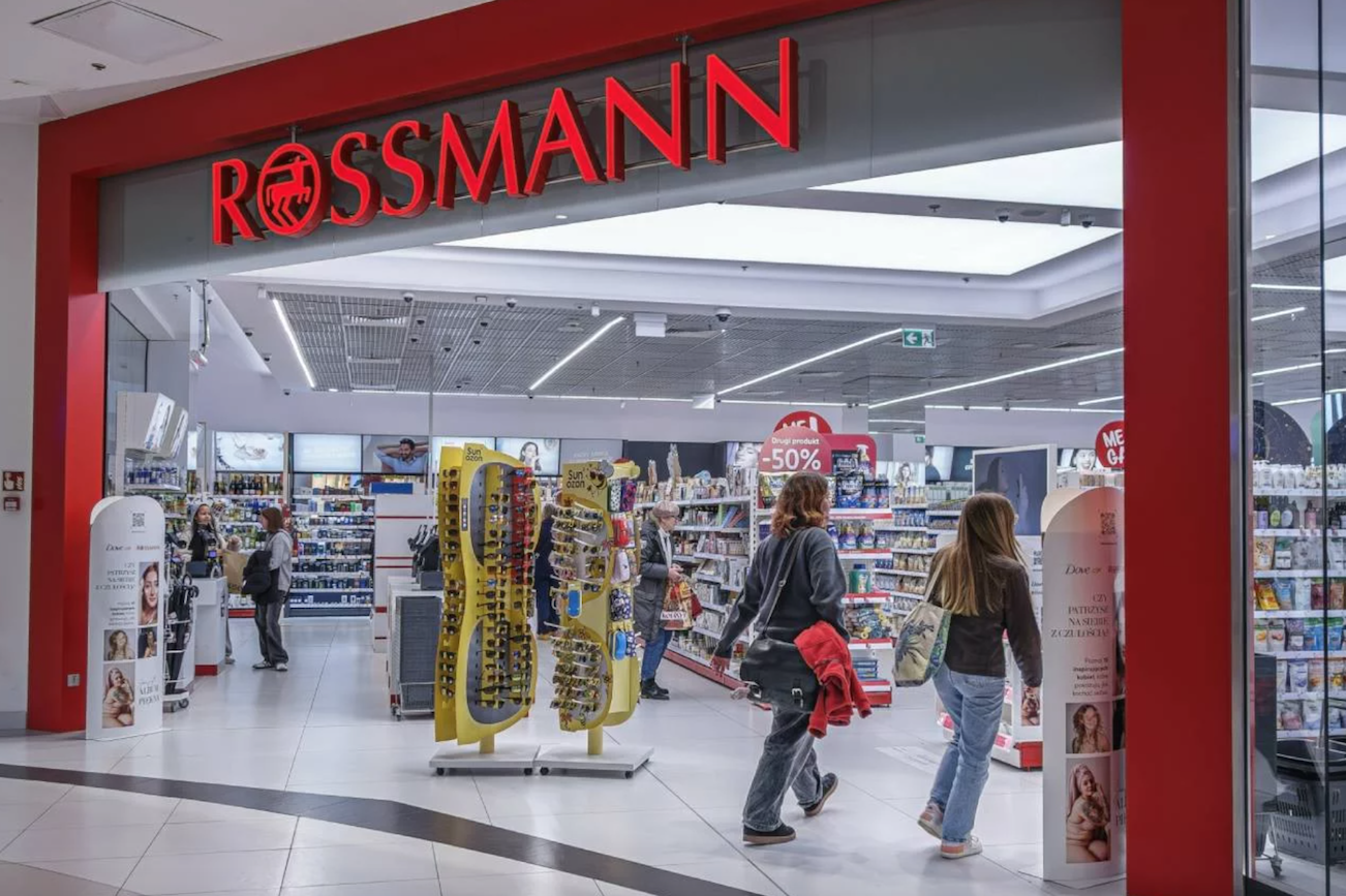 HIT z TikToka znów w Rossmannie. Pachnie jak kultowe perfumy, a kosztuje grosze