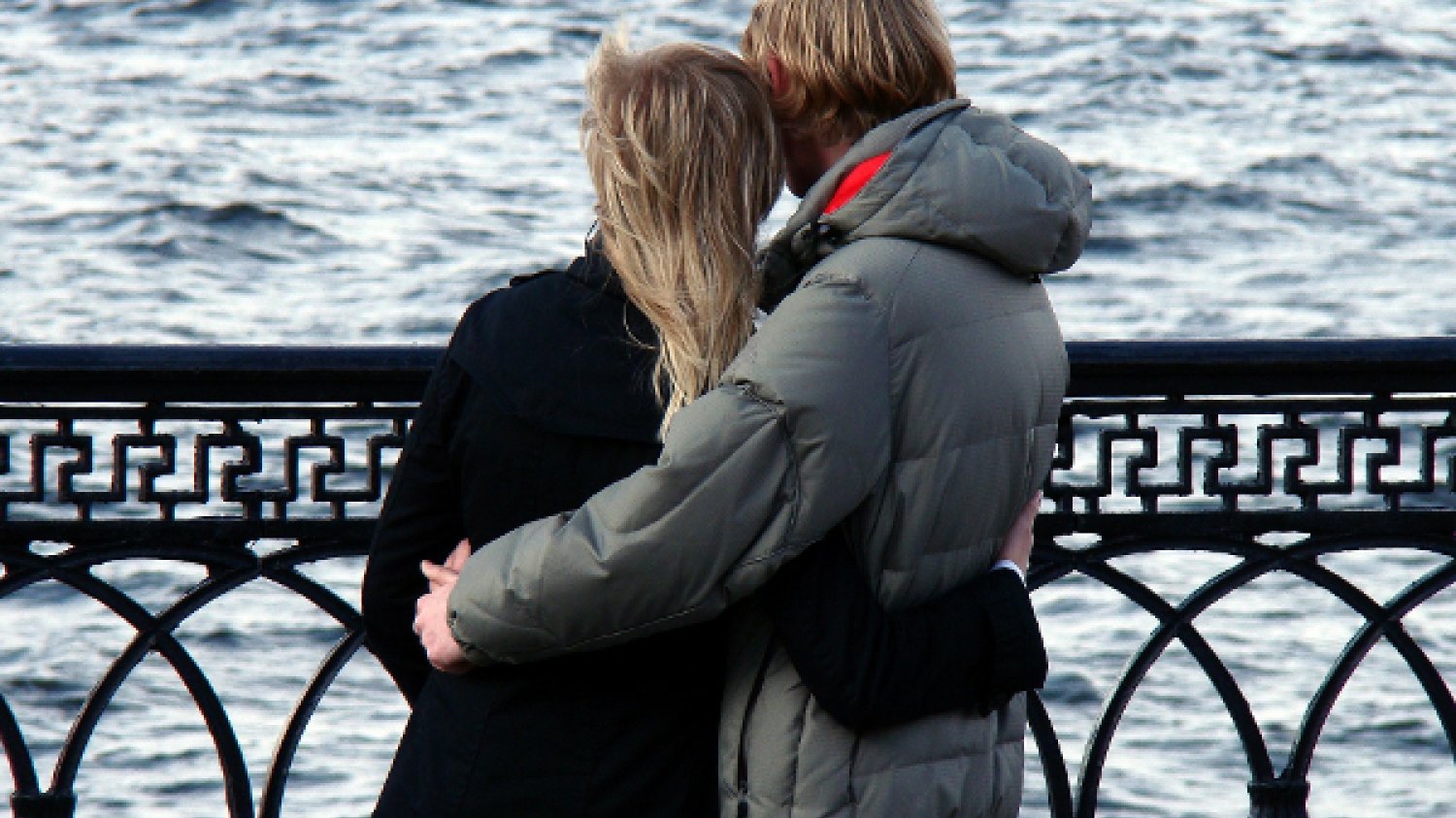 Fot. Pixabay / [url=https://pixabay.com/en/couple-love-tenderness-sweethearts-168191/]takazart[/url]/[url=https://pixabay.com/en/service/terms/#usage]CC0 Public Domain[/url]