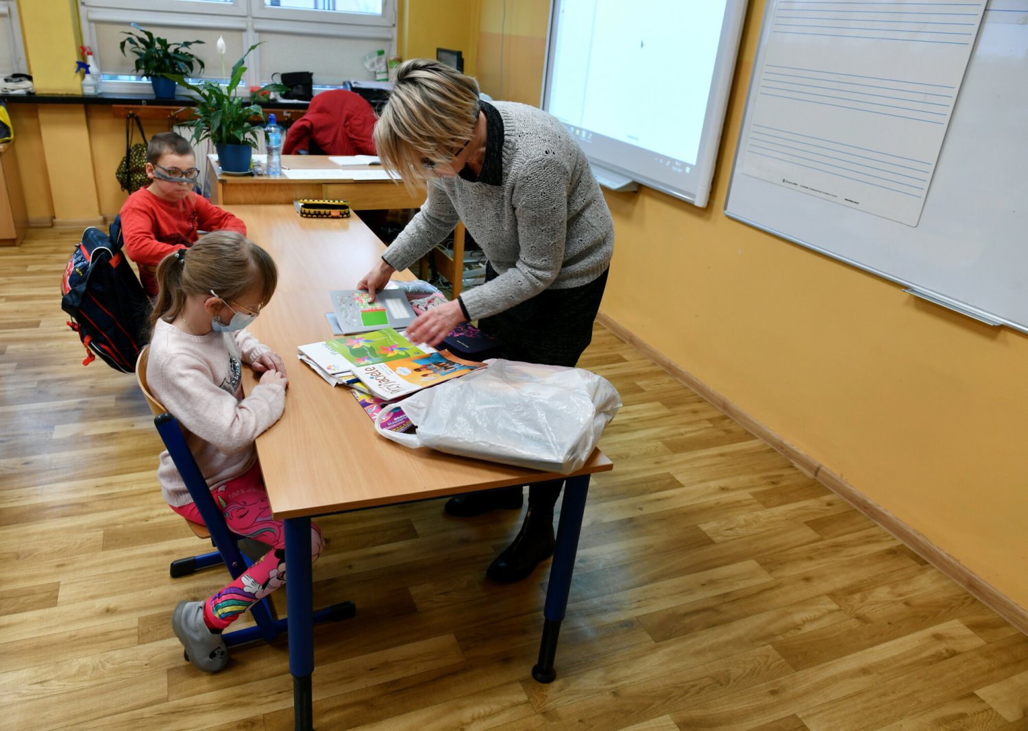 kwarantanna z kontaktu, czy dziecko może iść na kwarantannę, zdalne nauczanie 2022, koniec pandemii, ile trwa kwarantanna, ile trwa izolacja.