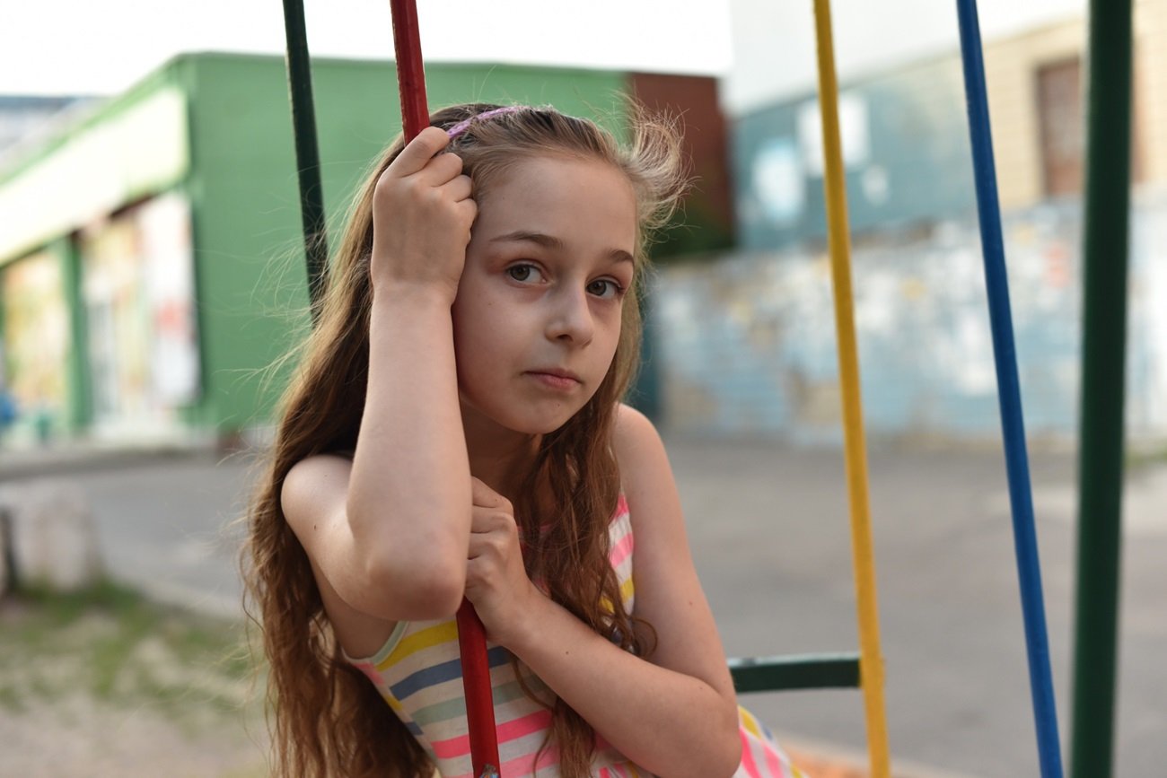 smutna dziewczynka
