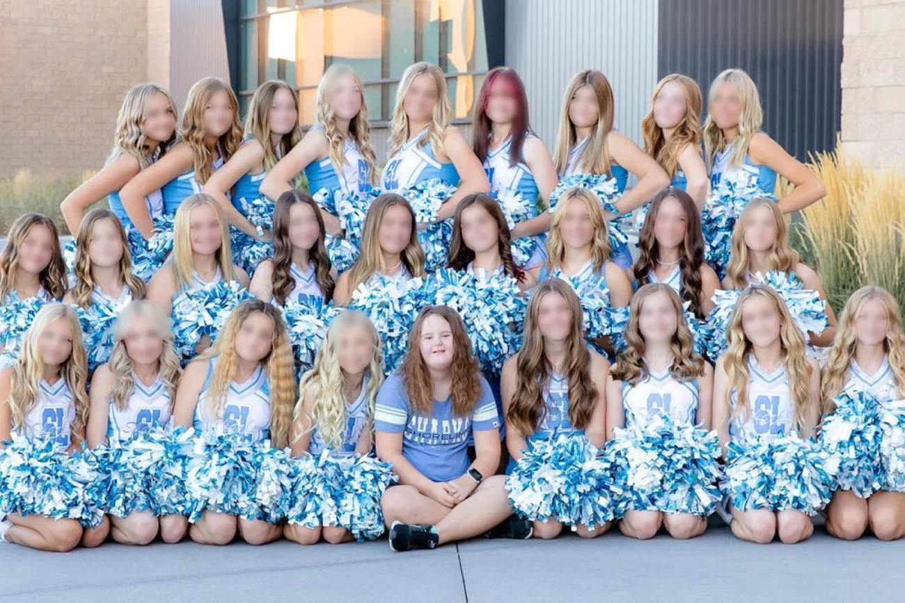 Cheerlederki ze szkolnej drużyny