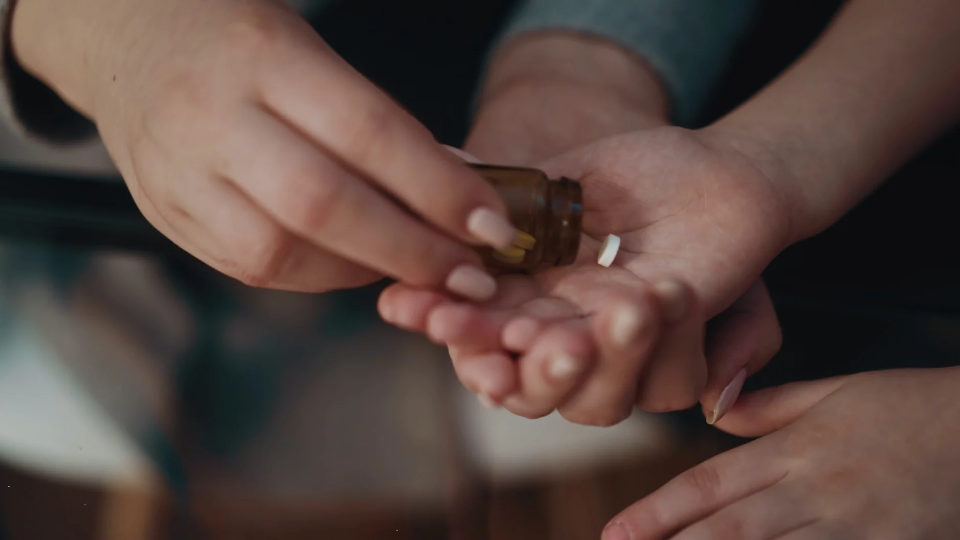 Dziecko nie chce przyjąć leku na grypę? Farmaceutka zdradza proste triki