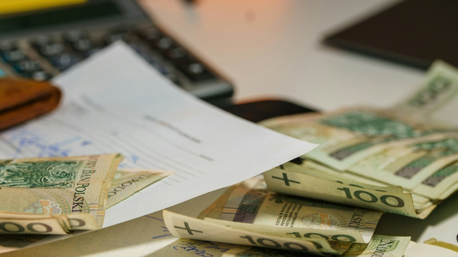 Ekonomiści obliczyli, ile trzeba odłożyć, by mieć ekstra emeryturę. Kwoty na każdy wiek