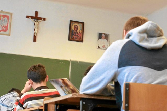 Sąd rodzinny zdecydował, że 9-letnia Julia musi chodzić na lekcję religii