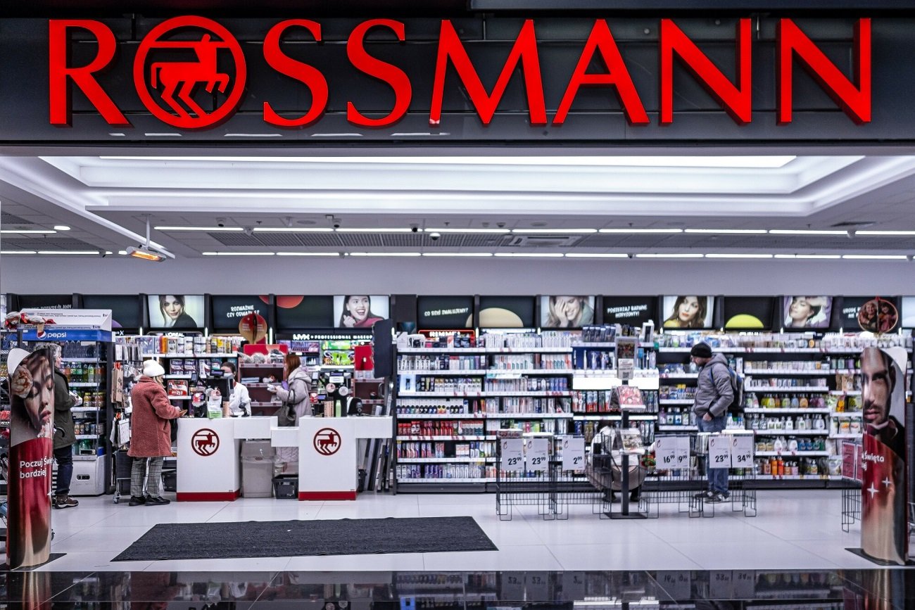 Rossmann wyprzedaje kultowe perfumy.