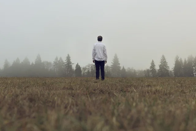 Fot. Pixabay / [url=http://pixabay.com/en/field-grass-guy-man-people-trees-691616/]Unsplash[/url] / [url=http://pixabay.com/en/service/terms/#download_terms]CC0 Public Domain[/url]