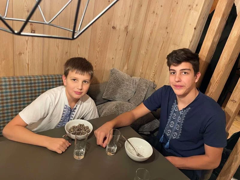 Synowie Katarzyny Łozy, Wiktor i Roman