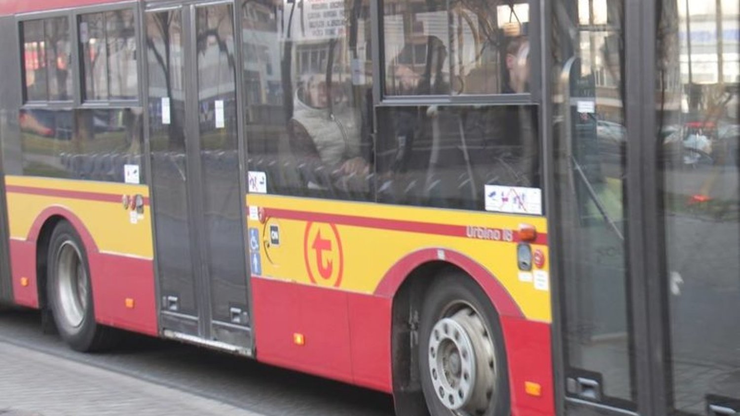 Czy dziecko musi odpowiadać nieznajomej osobie?