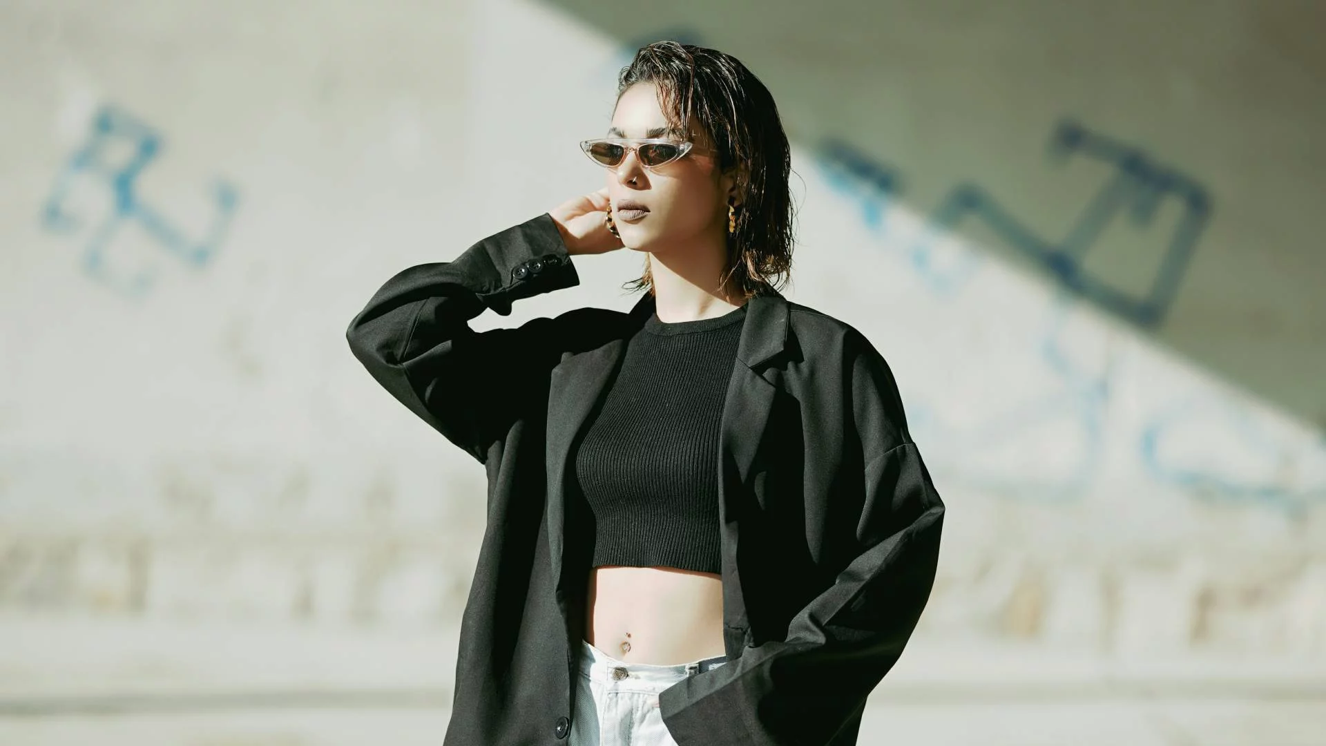 Gołe kostki nie powodują chorób. Pediatra zdradza, co u nastolatków wywołuje infekcje