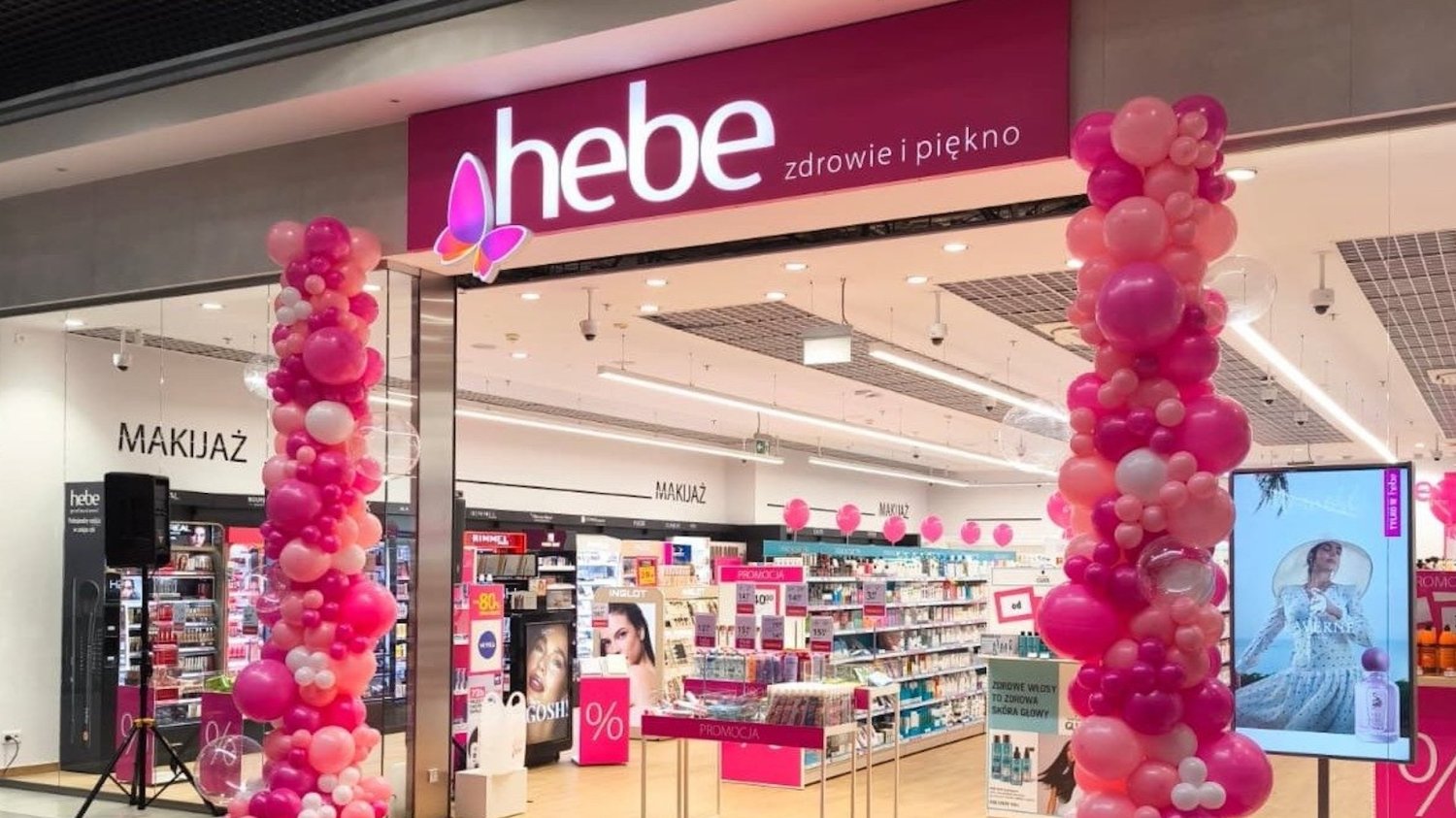 Na zdjęciu wejście do jednej z drogerii Hebe