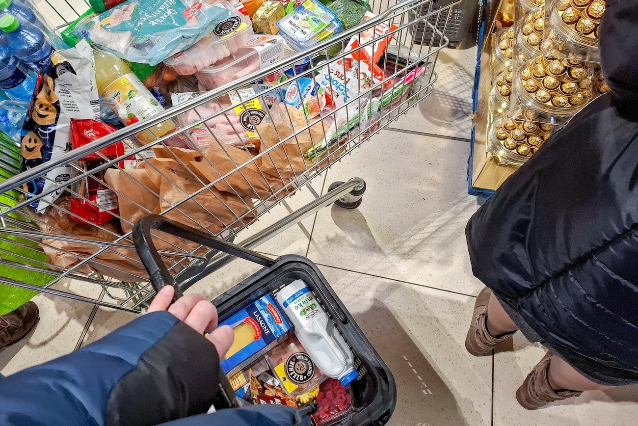 Odmówiła dziecku cukierków w Lidlu. Zachowanie obcego mężczyzny wprawiło ją w osłupienie