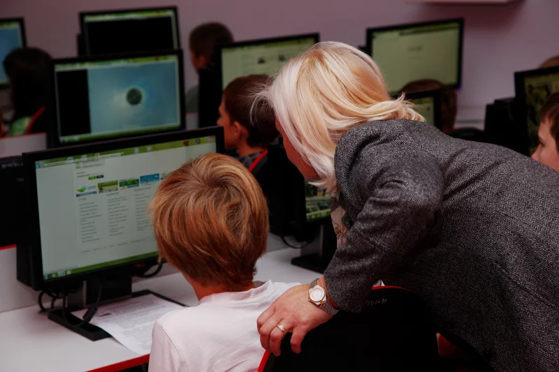 Efekty edukacji zdalnej w Polsce 2020 - uczniowie chcą powrotu do szkół Efekty edukacji zdalnej w Polsce 2020 - uczniowie chcą powrotu do szkół